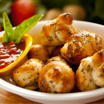 ITALIAN GARLIC KNOTS